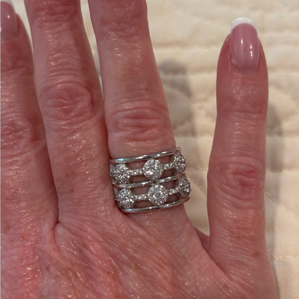 Lisa Robertson Elegant Silver (925) Diamond Ring - Picture 3 of 5
